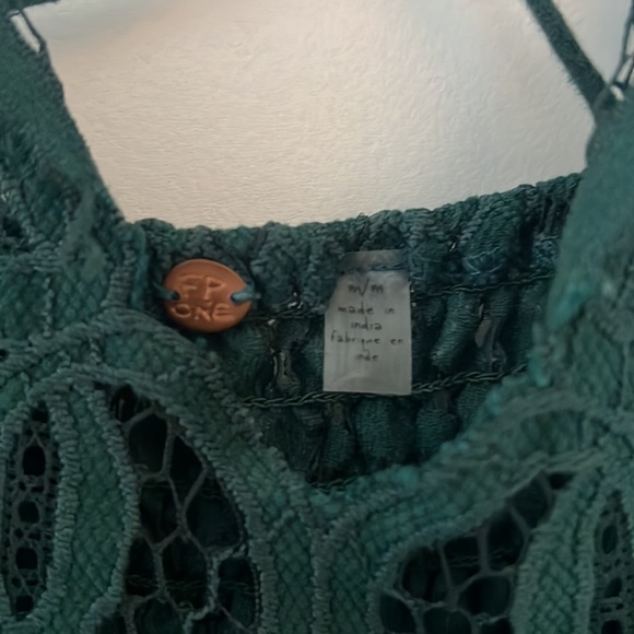 Lace too dress - Picture 2 of 3